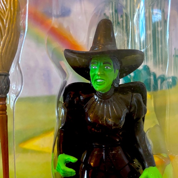 WICKED WITCH OF THE WESTwith Broom - Green and Black - Picture 1 of 6